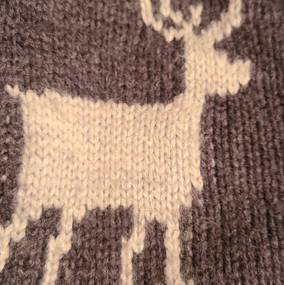Heavy knit dark grey sweater with deer pattern - Picture 3 of 4